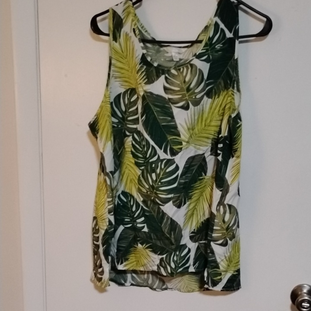 Time and Tru White and Green Sleeveless Tank Top